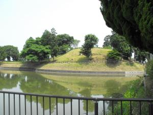 2. Abbildung Kurozuka Kofun 黒塚古墳 in Yanagimoto 柳本 liegt in der Kreisstadt Tenri 天理 in der Präfektur Nara　奈良